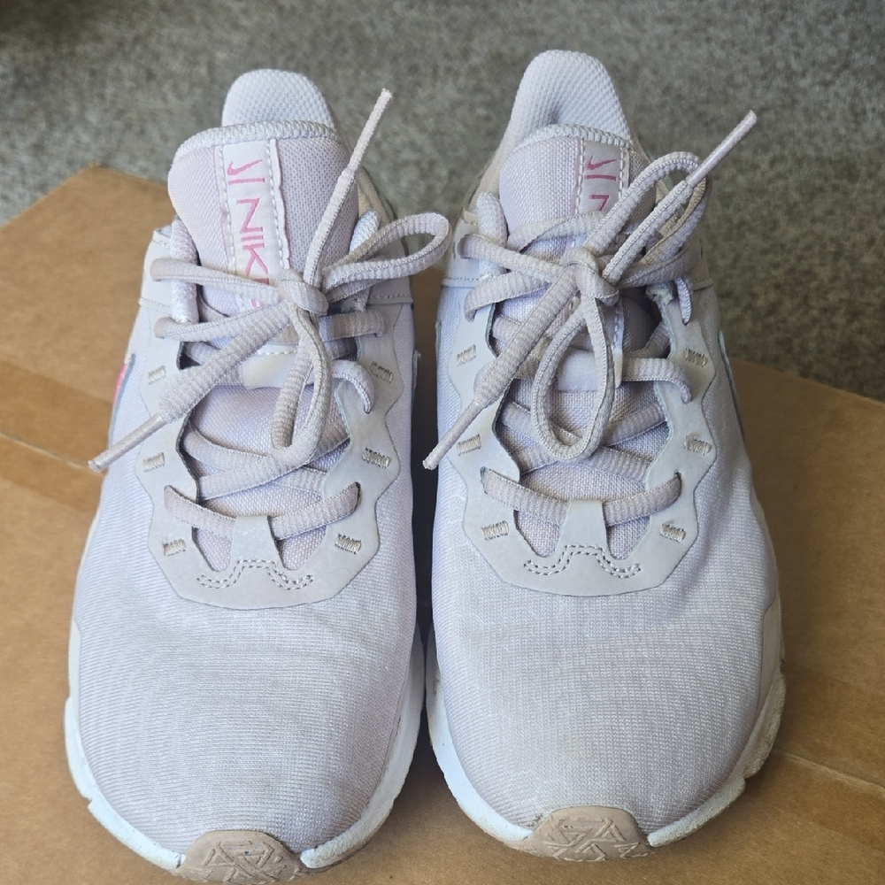 Nike WMNS Legend Essential 2 Platinum Violet size 6.5